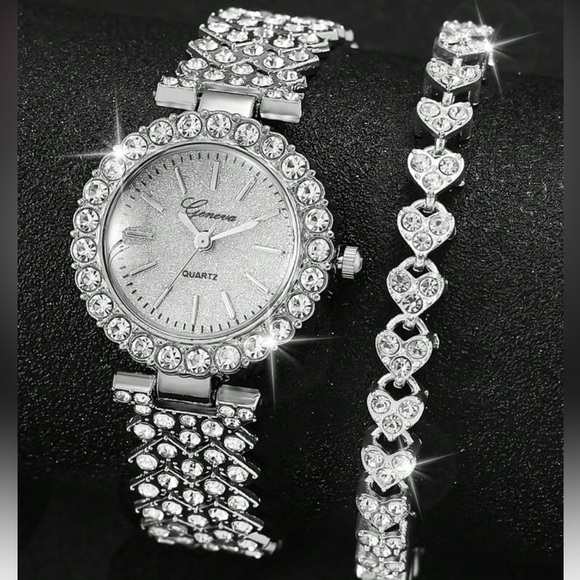 Elegant Silver Women's Watch and Bracelet Set - Picture 3 of 7